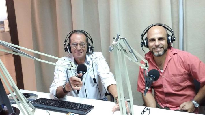 The artist of Maxima Douglas Perez Castro together with the announcer Ángel Ferrera, in Habana Radio.